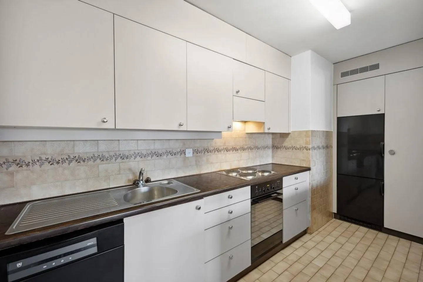 Living in the Heart of Birsfelden - Photo 5 of 12