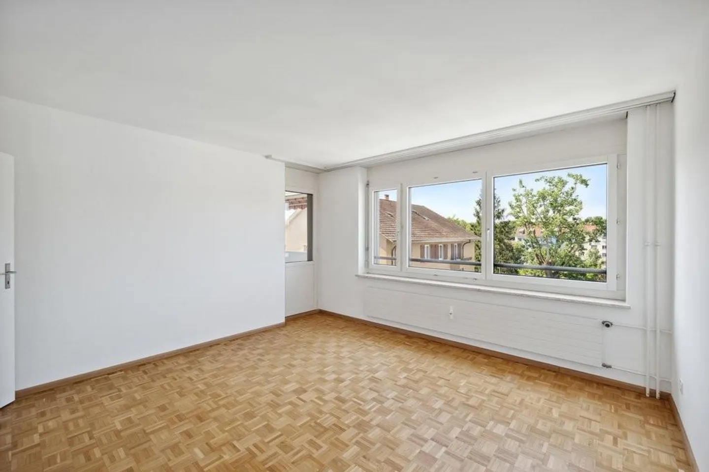 Living in the Heart of Birsfelden - Photo 8 of 12