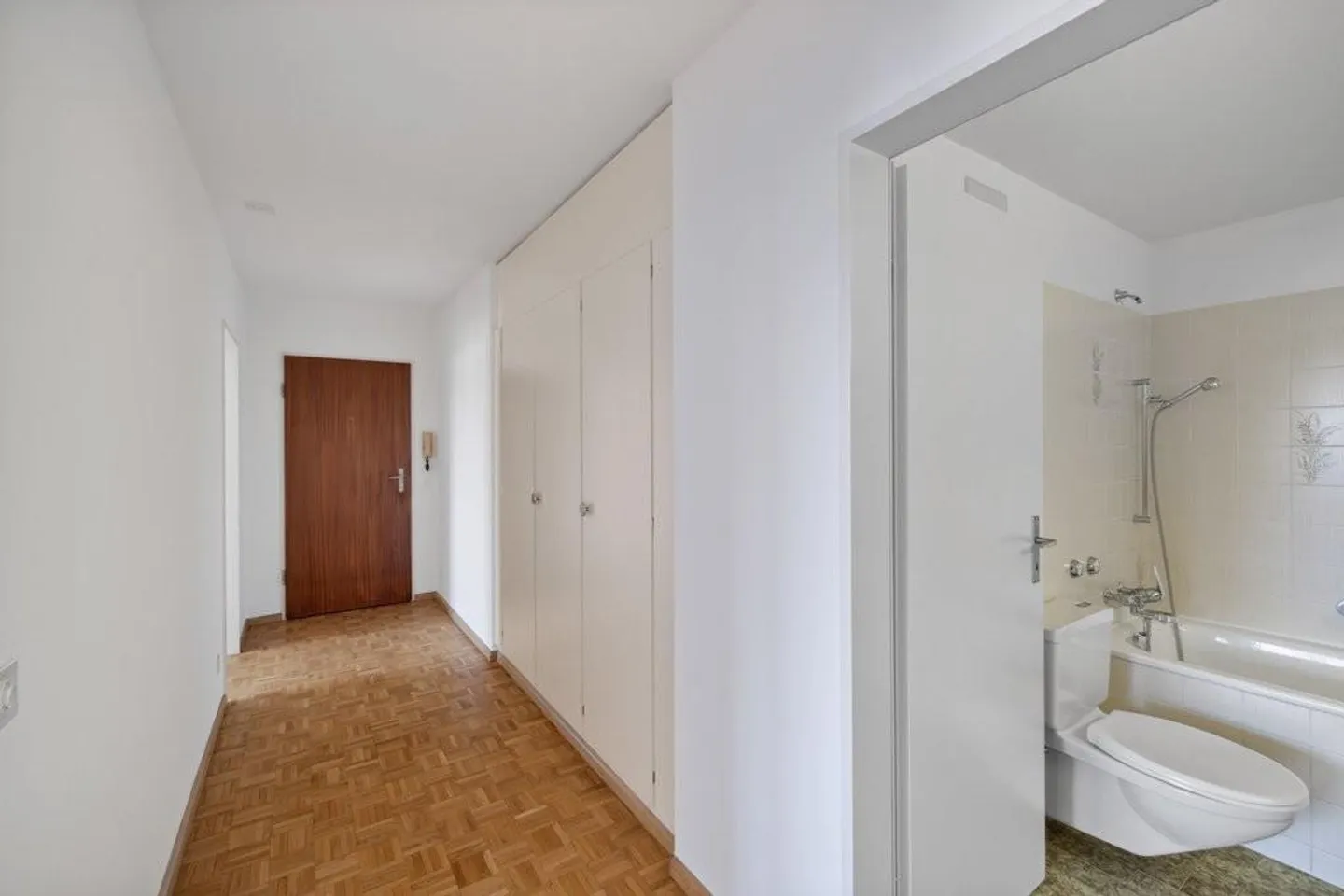 Living in the Heart of Birsfelden - Photo 9 of 12