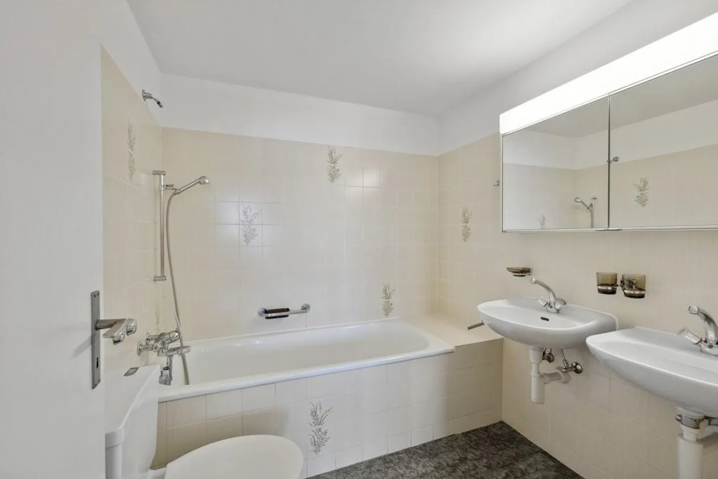 Living in the Heart of Birsfelden - Photo 10 of 12