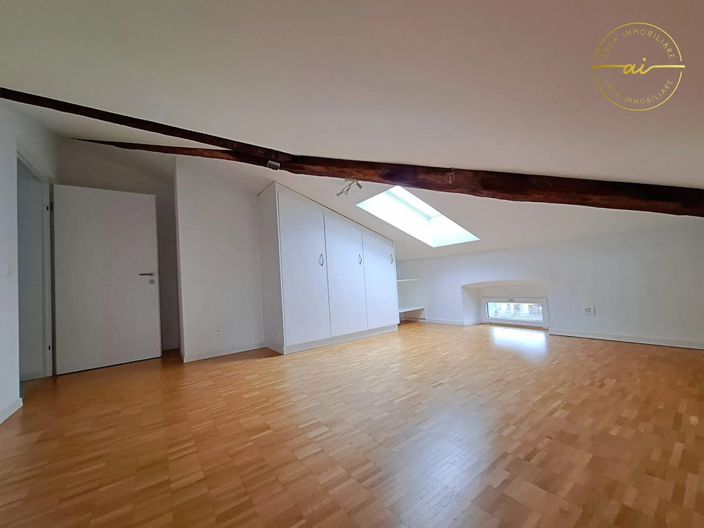 PENTHOUSE WITH 3.5 ROOMS - Photo 4 of 9