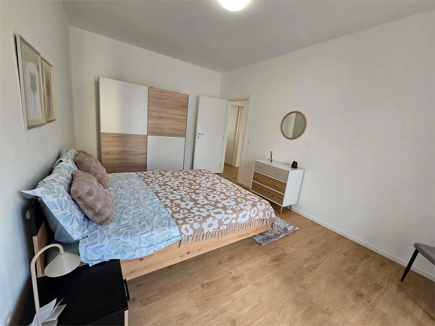 Chiasso - Prestigeträchtige 4.5 Zimmer "Schlüsselfertig" - Möbliert und Renoviert - Foto 2 von 11