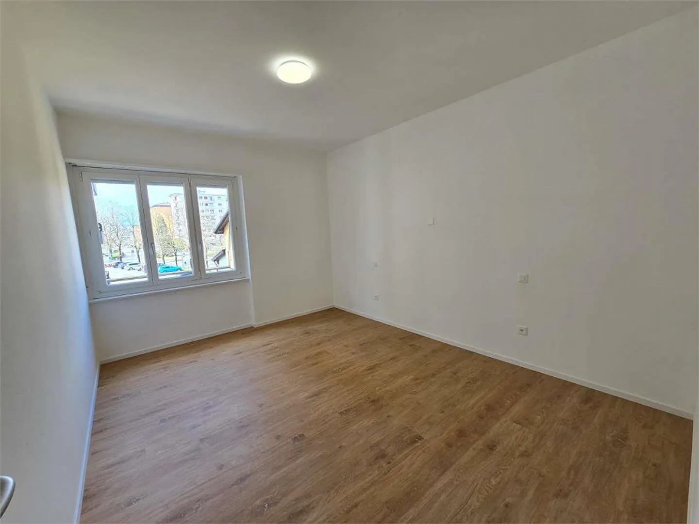 Chiasso - Prestigeträchtige 4.5 Zimmer "Schlüsselfertig" - Möbliert und Renoviert - Foto 9 von 11