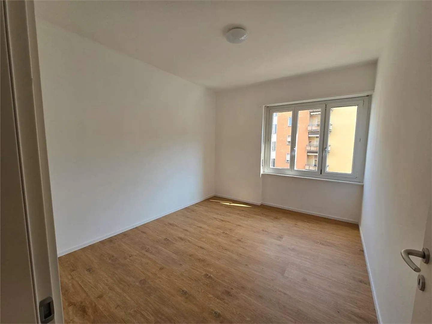 Chiasso - Prestigeträchtige 4.5 Zimmer "Schlüsselfertig" - Möbliert und Renoviert - Foto 11 von 11