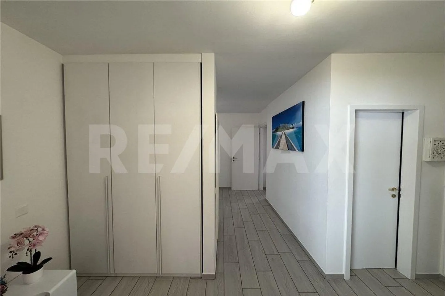 Spacious and comfortable 4½ rooms in a quiet residence - Photo 4 of 13