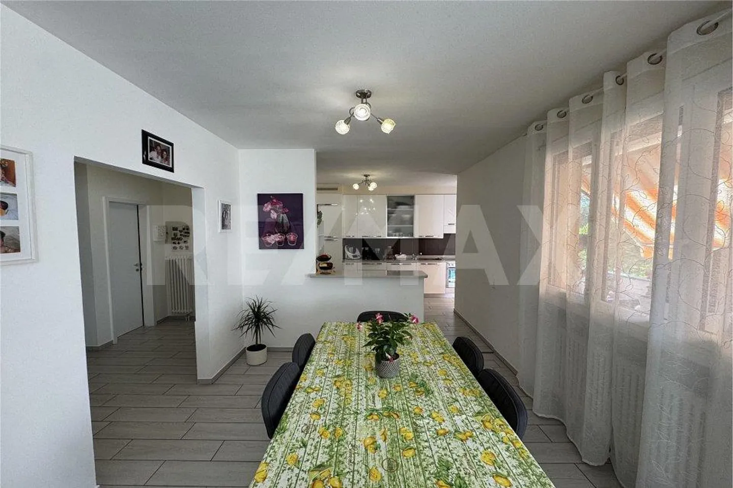 Spacious and comfortable 4½ rooms in a quiet residence - Photo 6 of 13