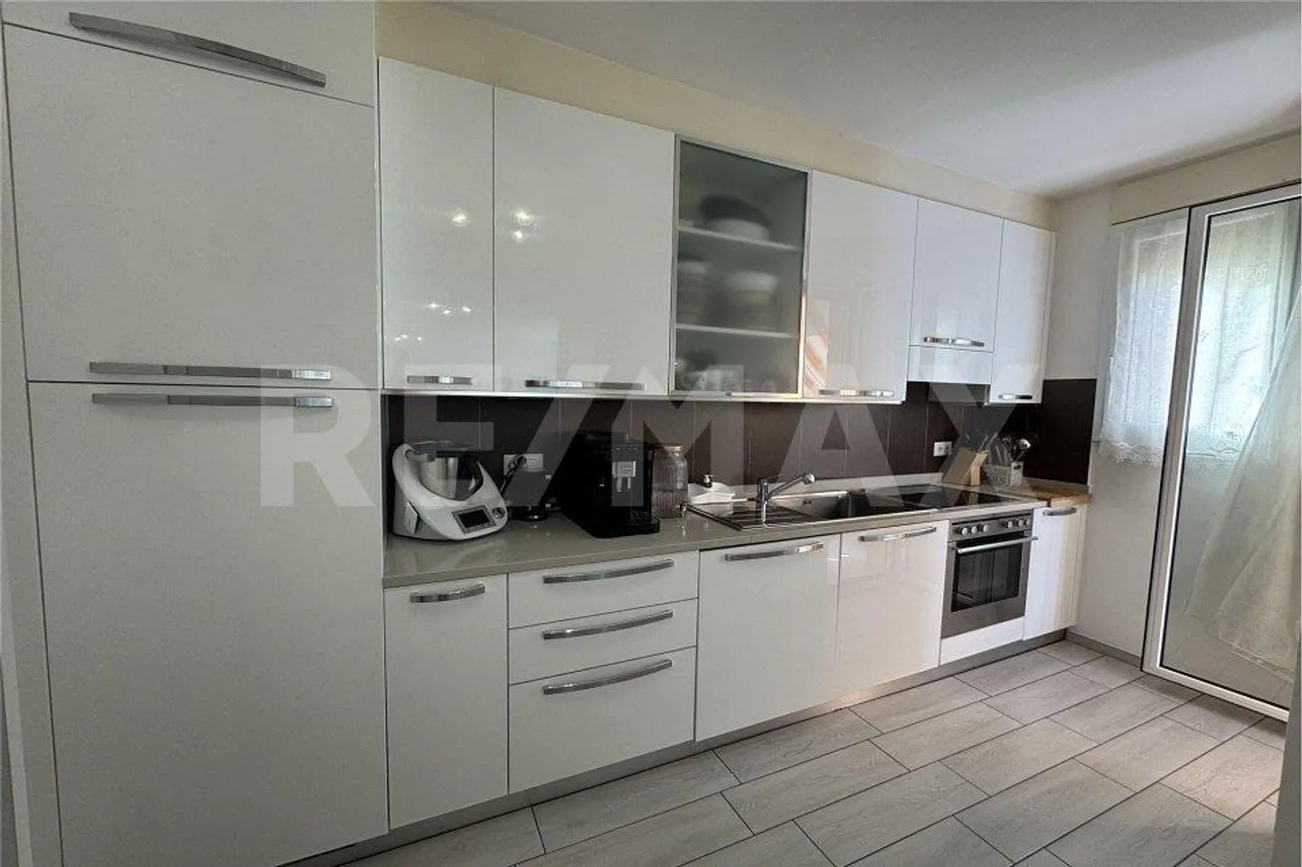 Spacious and comfortable 4½ rooms in a quiet residence - Photo 8 of 13
