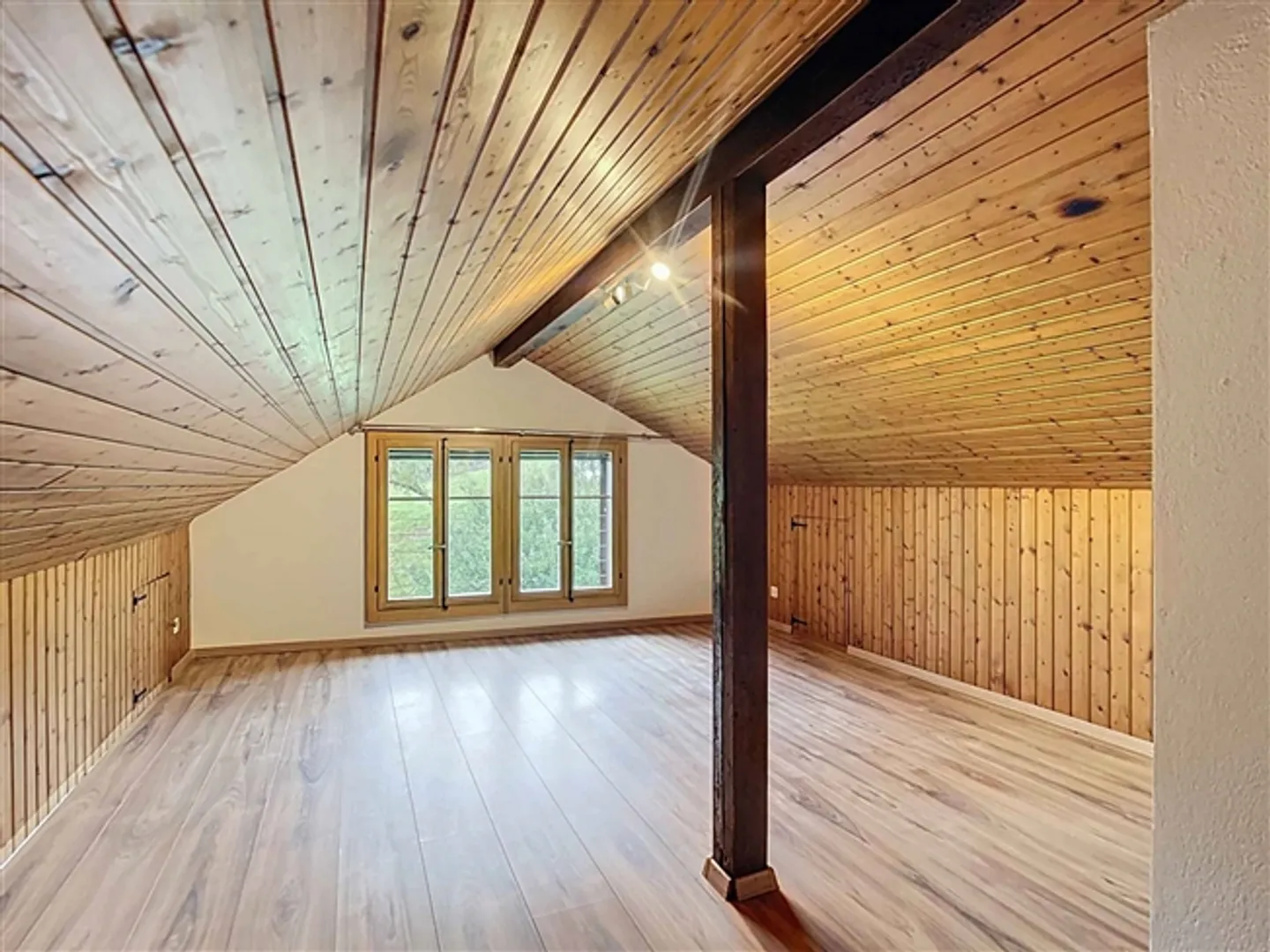 Renovated farmhouse in the heart of nature - Photo 9 of 13