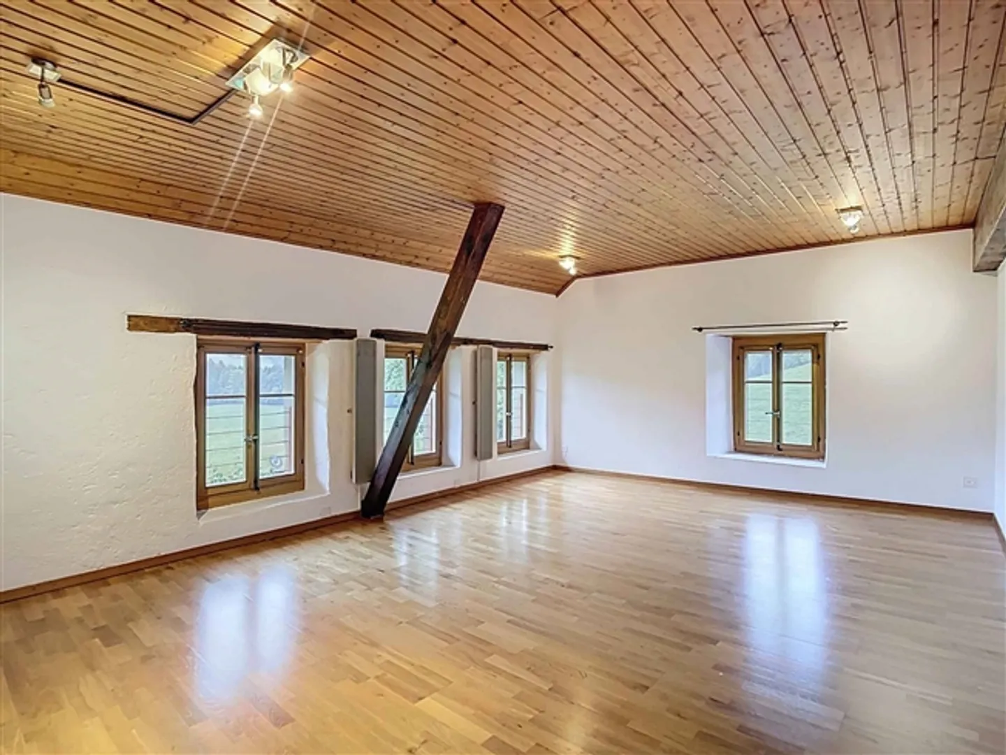 Renovated farmhouse in the heart of nature - Photo 10 of 13