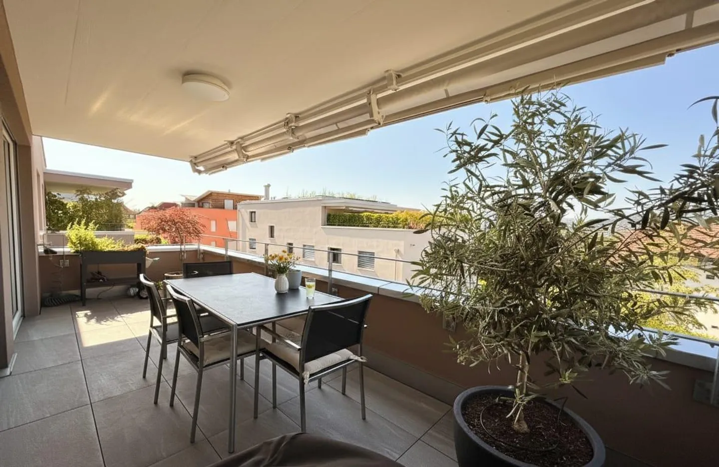 Appartamento moderno di 4,5 locali in vendita a Geroldswil - Foto 1 di 13