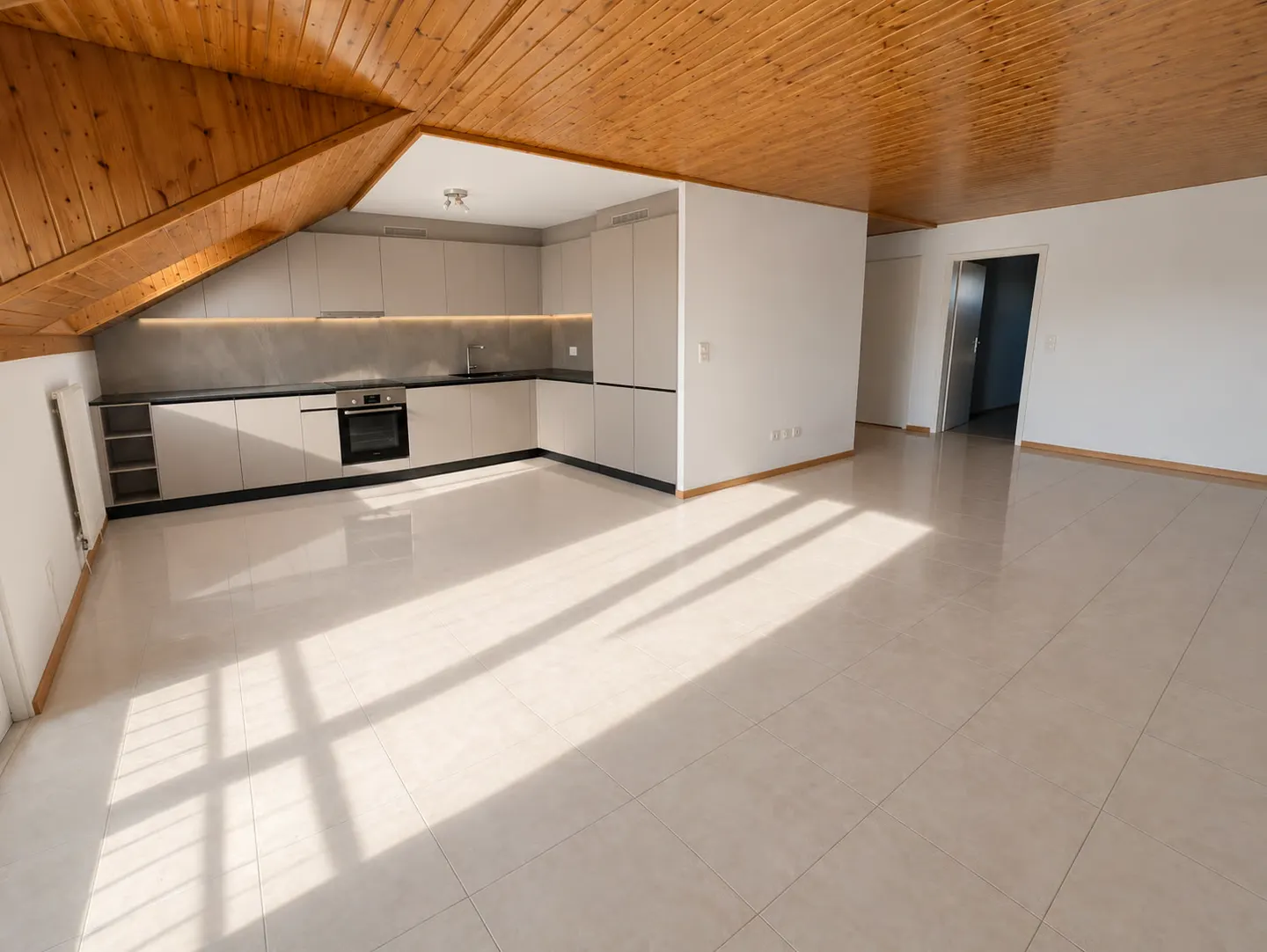 Fétigny : 4.5 pièces rénové de 99 m² au dernier étage - Photo 3 of 6