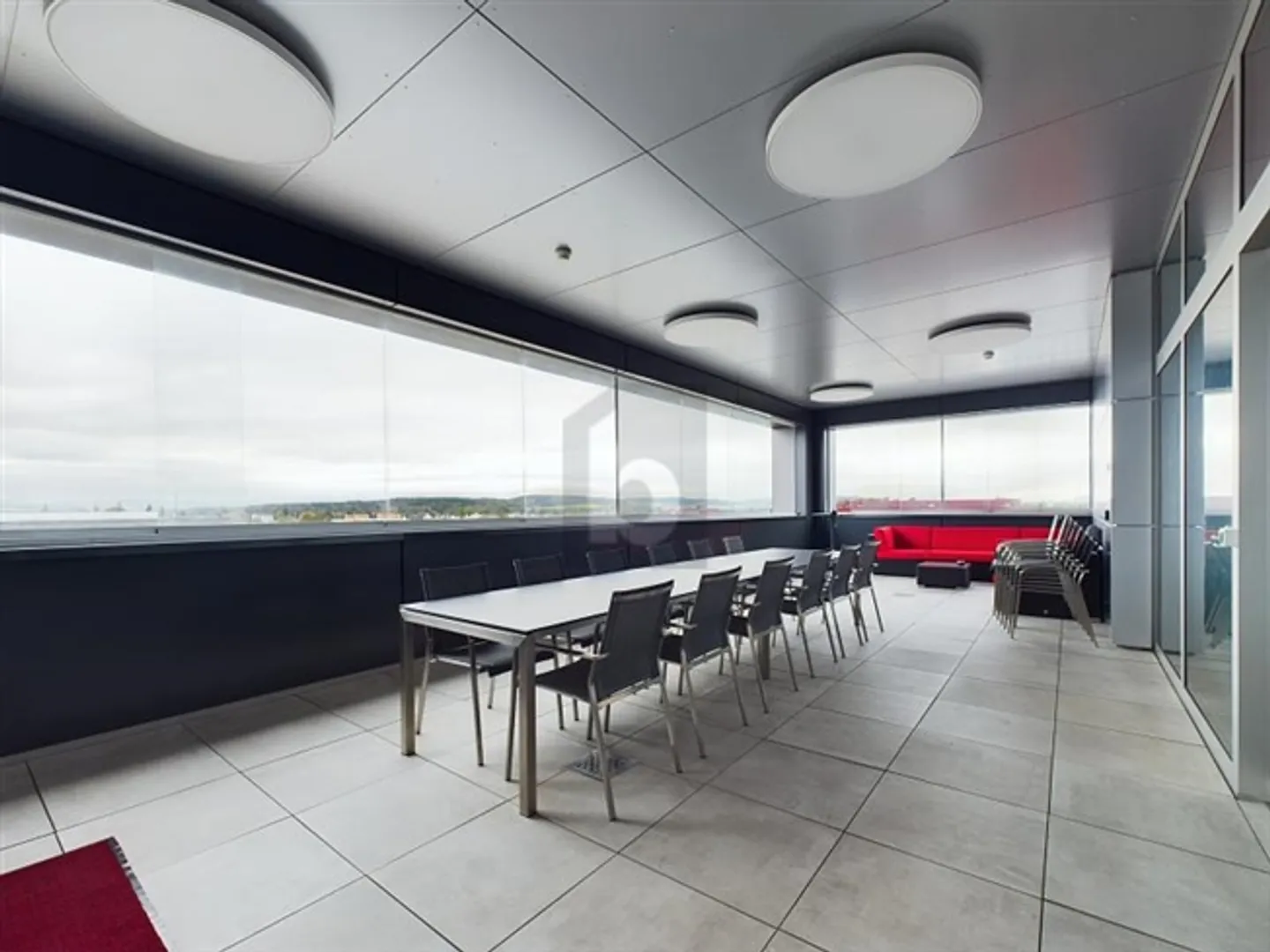 BAIGNÉ DE LUMIÈRE ET MODERNE DANS UN EMPLACEMENT CENTRAL - Photo 1 sur 6