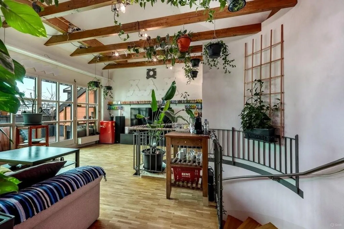 Charming apartment with balcony in a central location in Basel - Photo 2 of 9