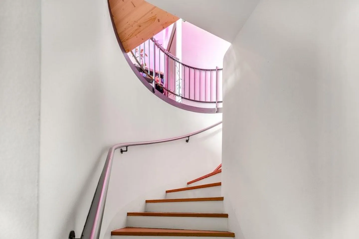 Charming apartment with balcony in a central location in Basel - Photo 6 of 9