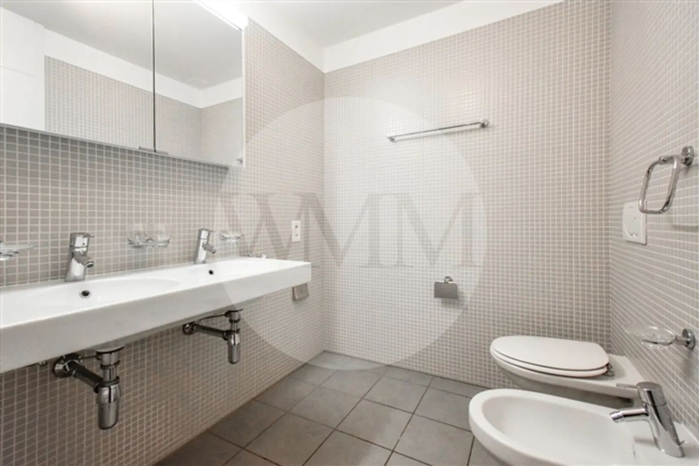 «MODERNES STUDIO MIT GROSSER TERRASSE» - Foto 10 von 13