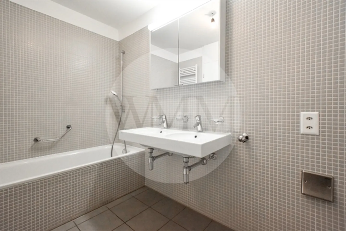 «MODERNES STUDIO MIT GROSSER TERRASSE» - Foto 11 von 13