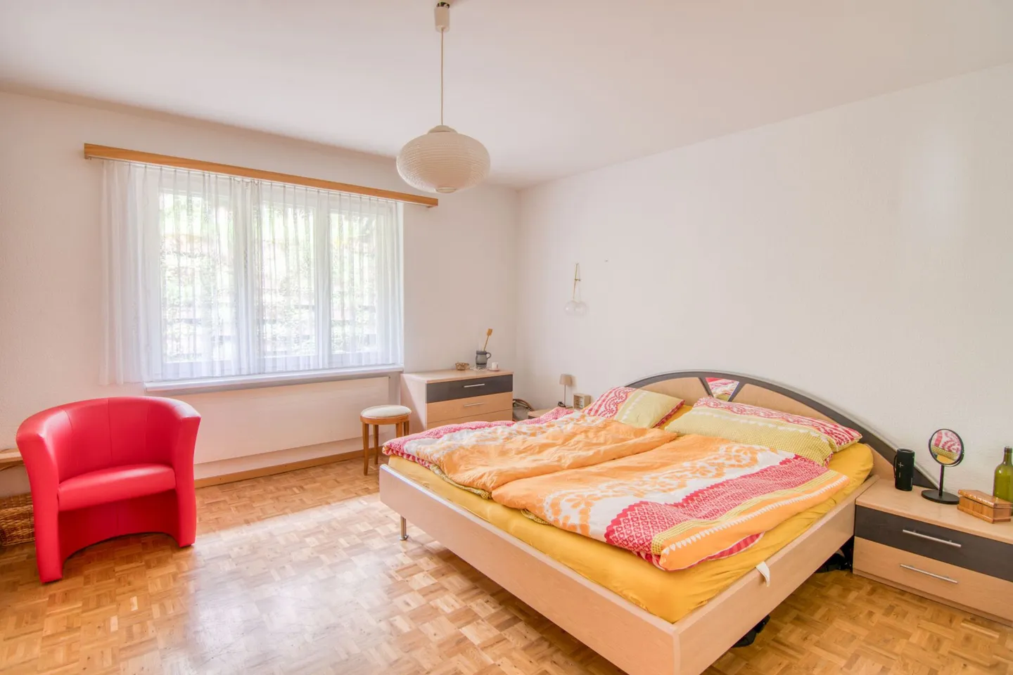 Ampia casa unifamiliare di 6,5 stanze con appartamento separato, doppio garage, paradiso del giardino di 1'053 m² e vista panoramica sulle Alpi - Foto 6 di 31