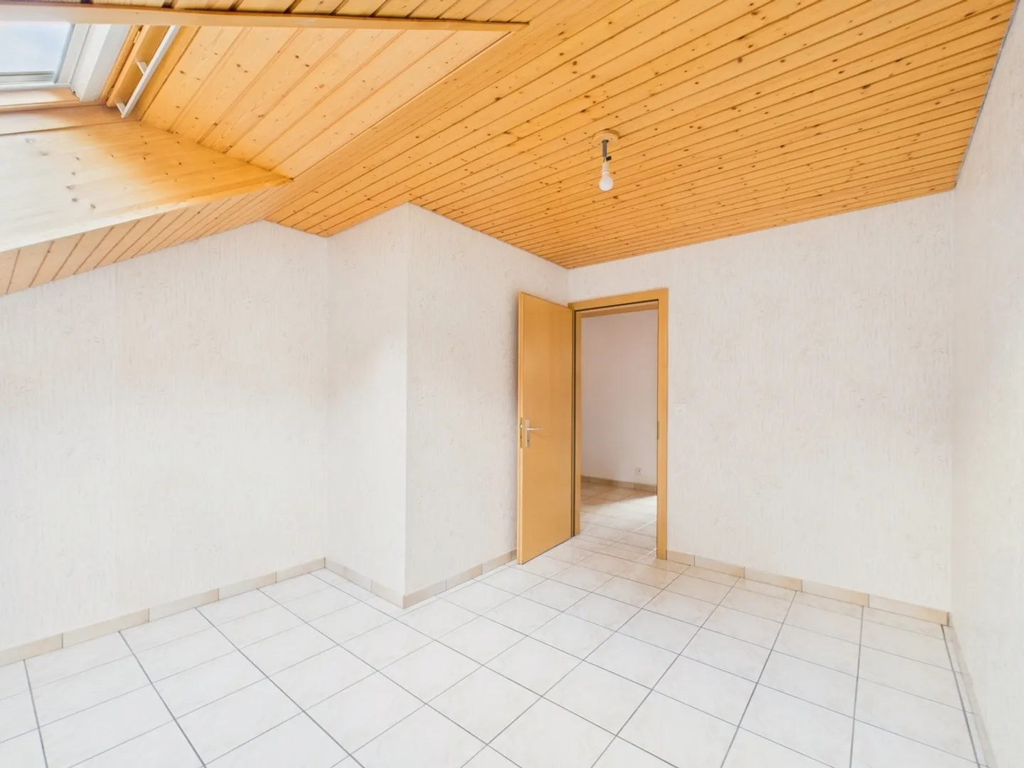 Spazioso appartamento elegante 4.5 stanze vicino a scuole e trasporti, Val-de-Travers - Foto 5 di 9