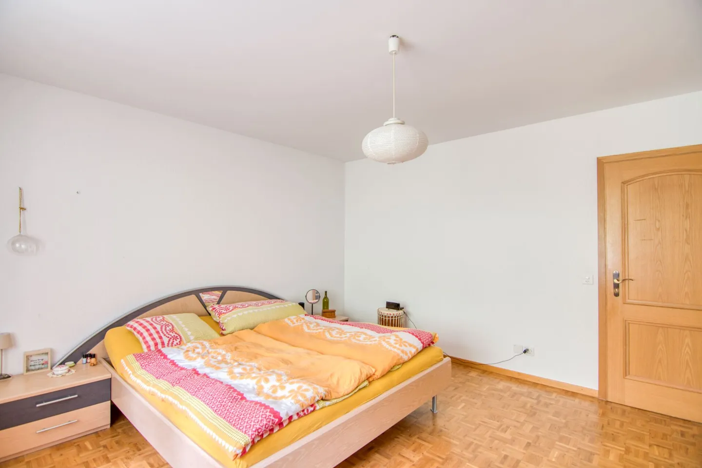 Ampia casa unifamiliare di 6,5 stanze con appartamento separato, doppio garage, paradiso del giardino di 1'053 m² e vista panoramica sulle Alpi - Foto 7 di 31
