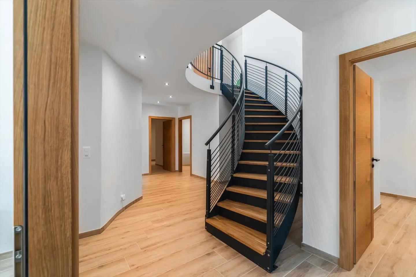 Nuovo chalet a Crans-Montana con vista panoramica. - Foto 8 di 13