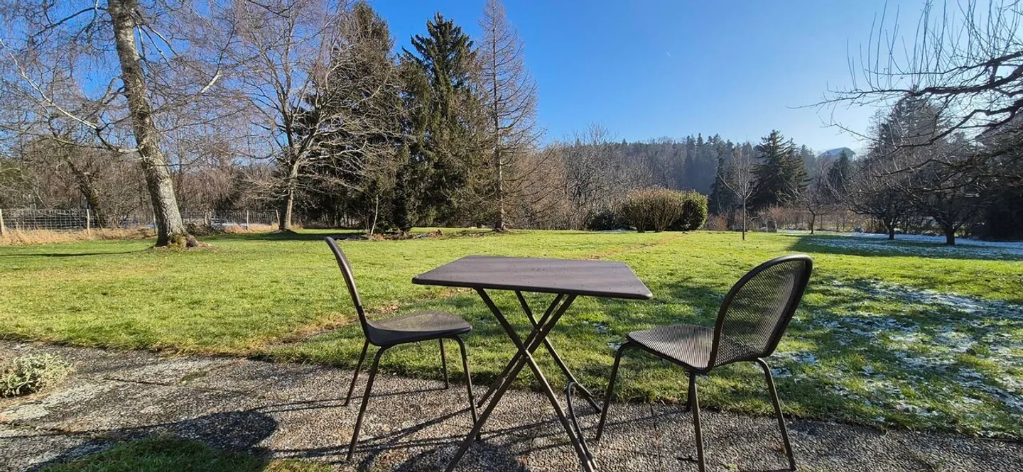 Bella proprietà con 3 unità e grande giardino - Foto 3 di 12