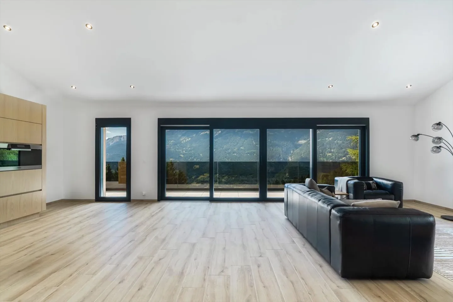 Nuovo chalet a Crans-Montana con vista panoramica. - Foto 7 di 13