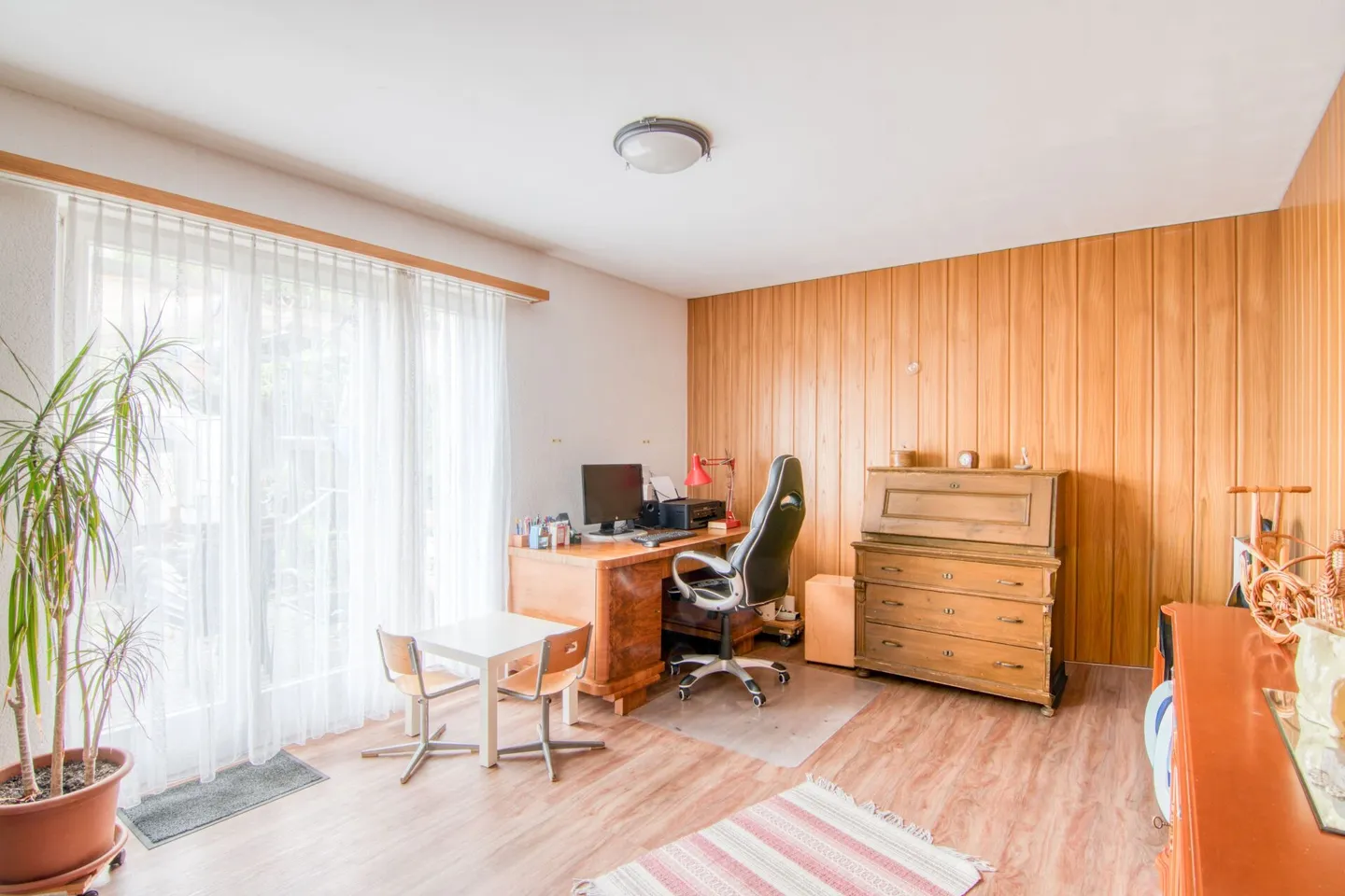 Ampia casa unifamiliare di 6,5 stanze con appartamento separato, doppio garage, paradiso del giardino di 1'053 m² e vista panoramica sulle Alpi - Foto 8 di 31