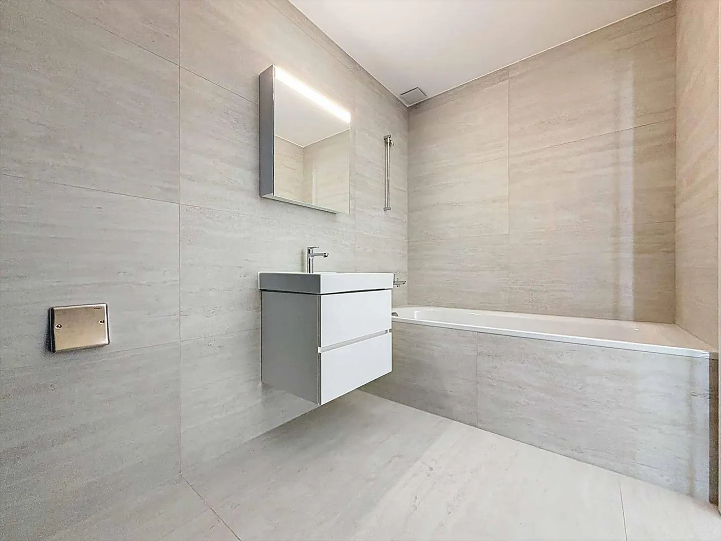 UNIQUE! Attique de 2.5 pièces de 68m2 avec 2 terrasses et vue panoramique sur le - Photo 5 sur 13