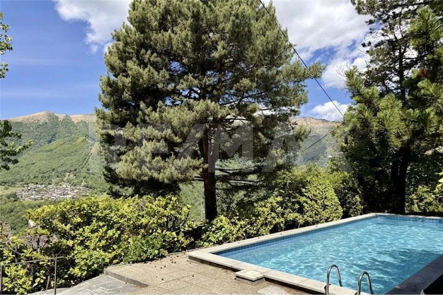 Charmante villa con piscina - Foto 1 di 13