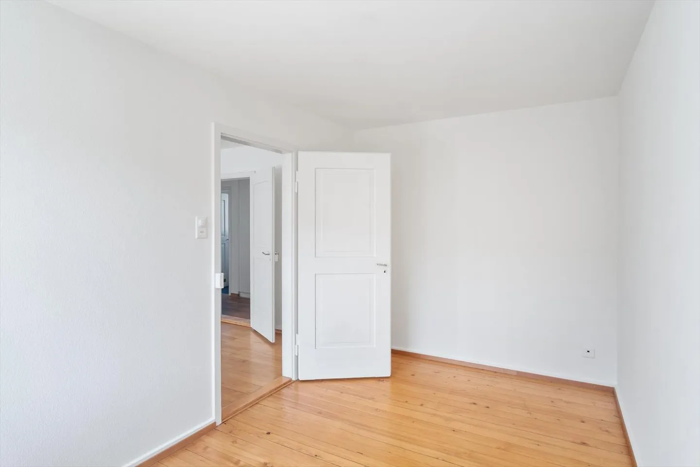 Central Veltheim within 10 minutes walking to the train station "RENT WITHOUT DEPOSIT" - Photo 8 of 10