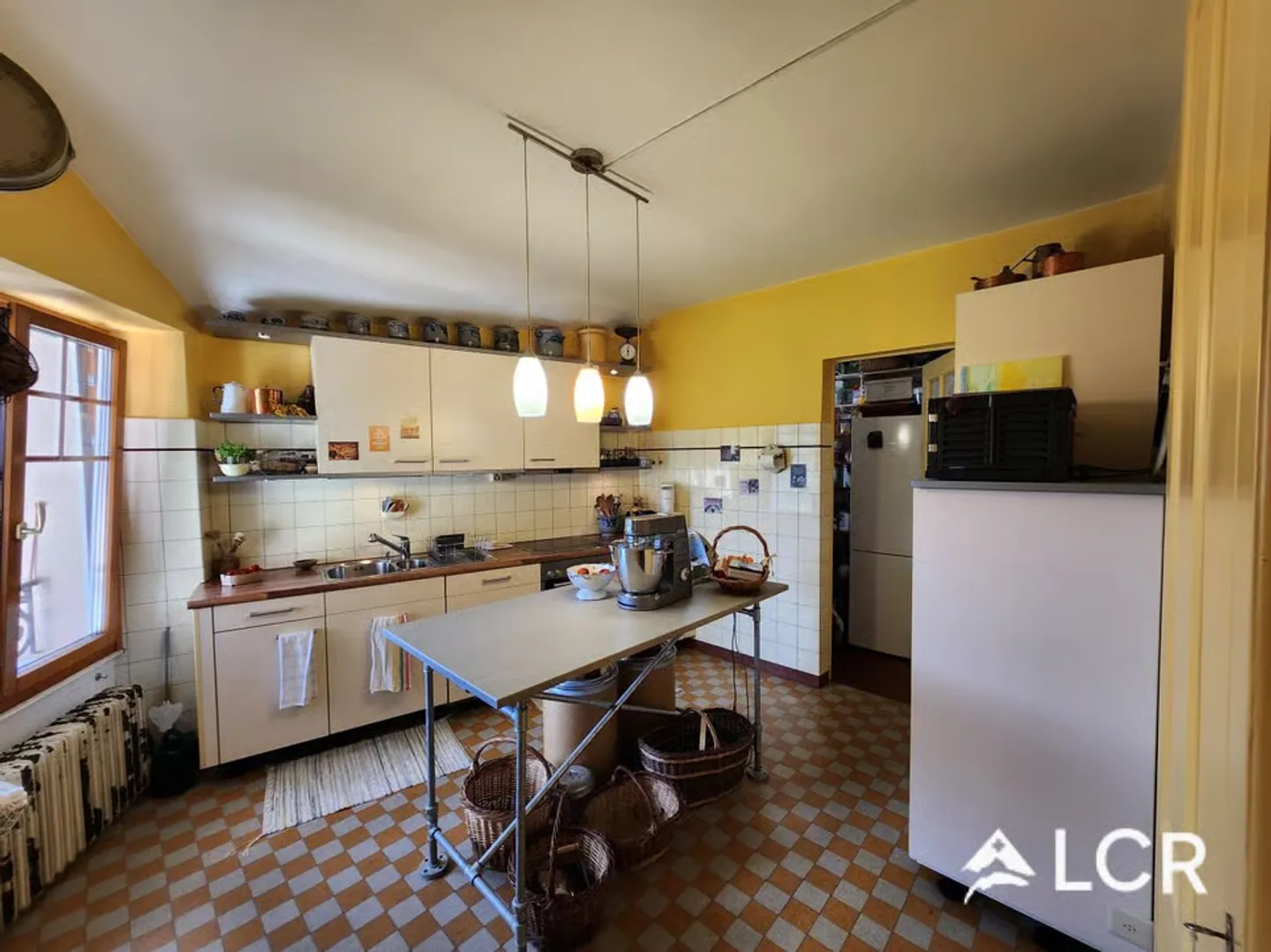 Schöne 5,5-Zimmer-Wohnung / 4 Schlafzimmer / 1 Badezimmer / 1 Terrasse / 1 Kamin / 1 Veranda - Foto 3 von 12