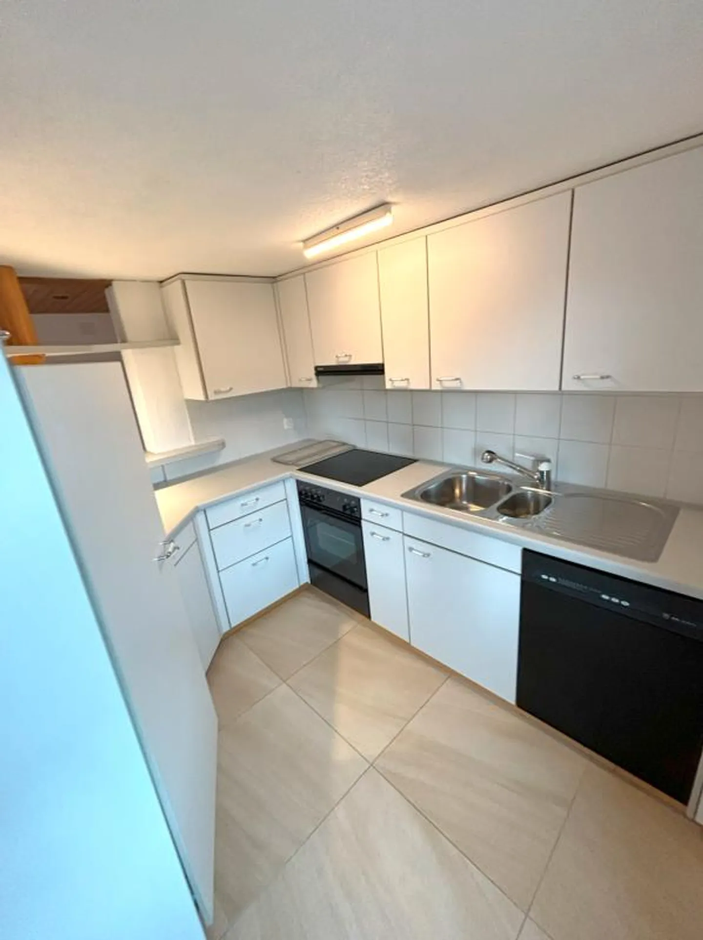 Spacious 4.5 Room Apartment - Photo 3 of 11