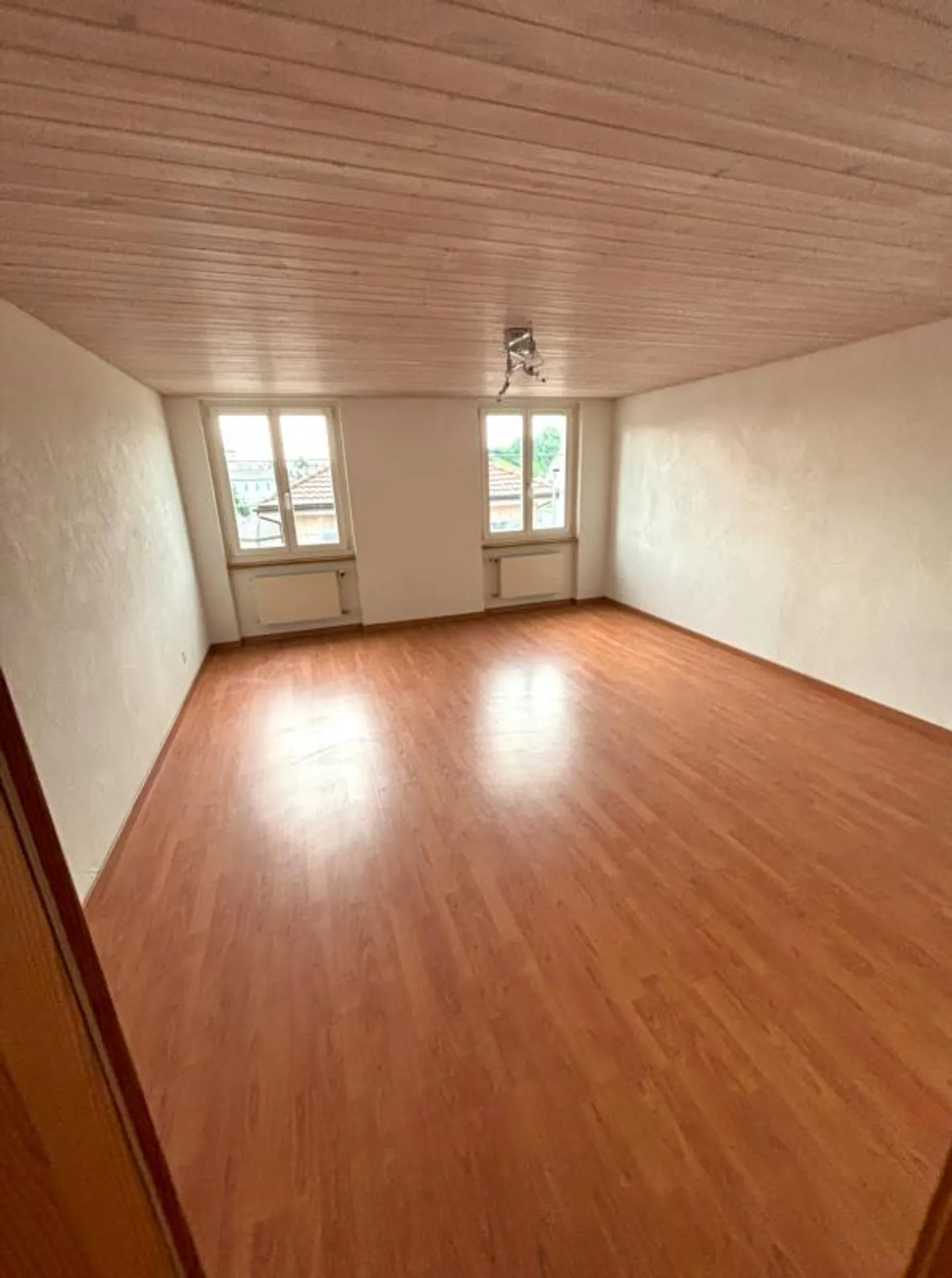 Spacious 4.5 Room Apartment - Photo 4 of 11