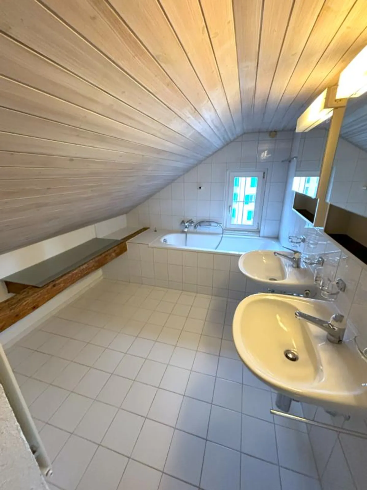 Spacious 4.5 Room Apartment - Photo 8 of 11