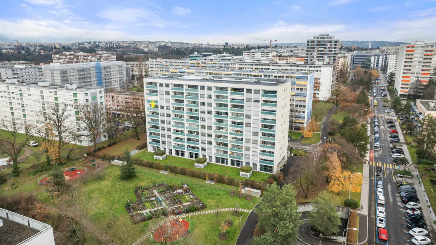 Spacious through apartment in Minergie building - Photo 2 of 13