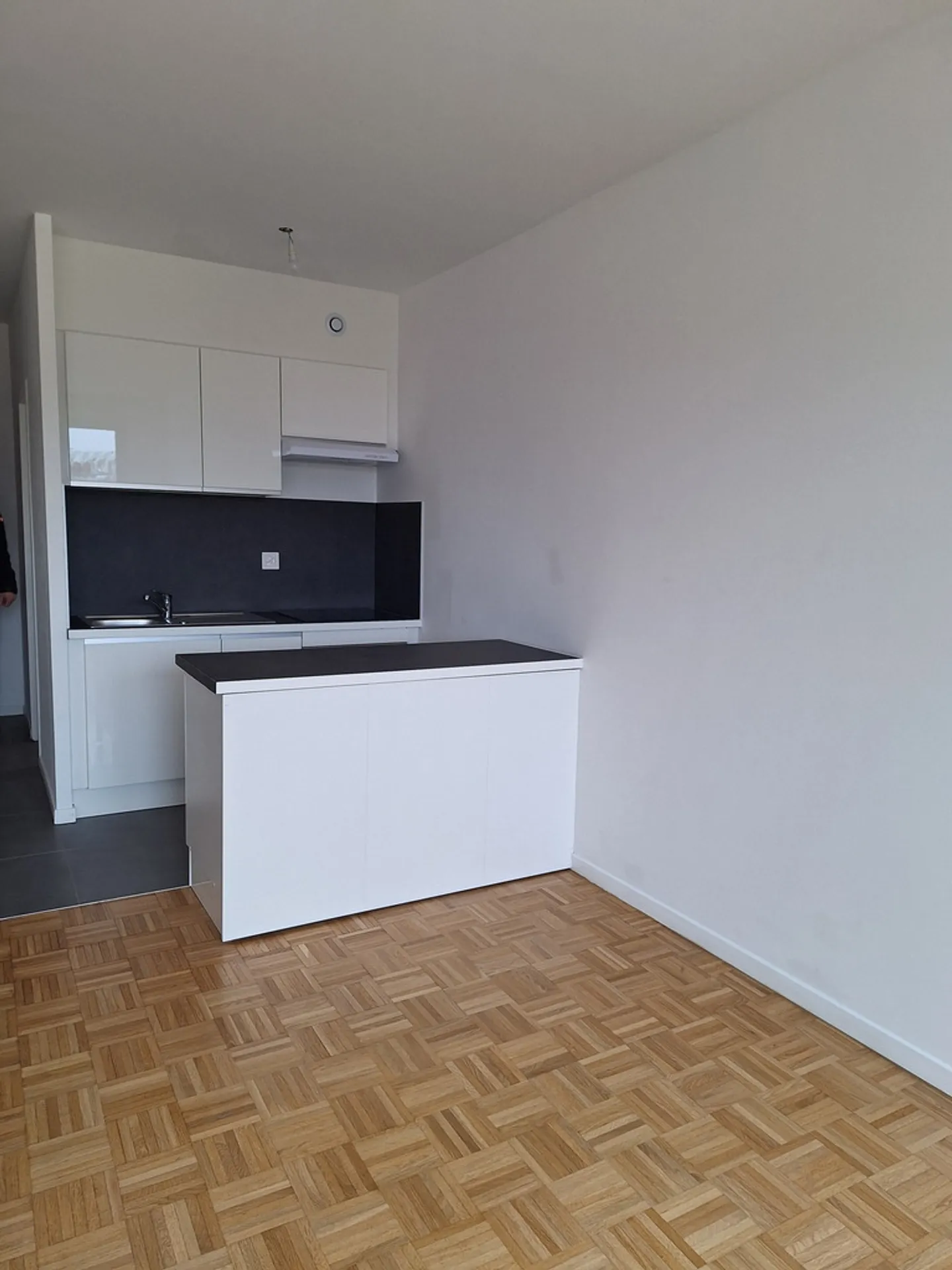 Studio ristrutturato con gusto - Foto 3 di 4