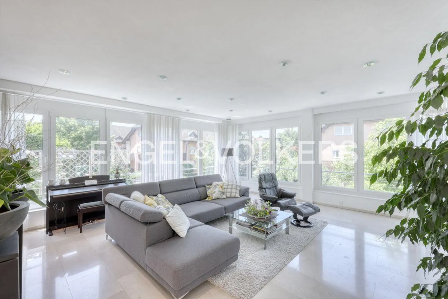 Eleganz trifft Kreativität - Exklusives Wohnen mit Atelier/Büro - Foto 2 von 12