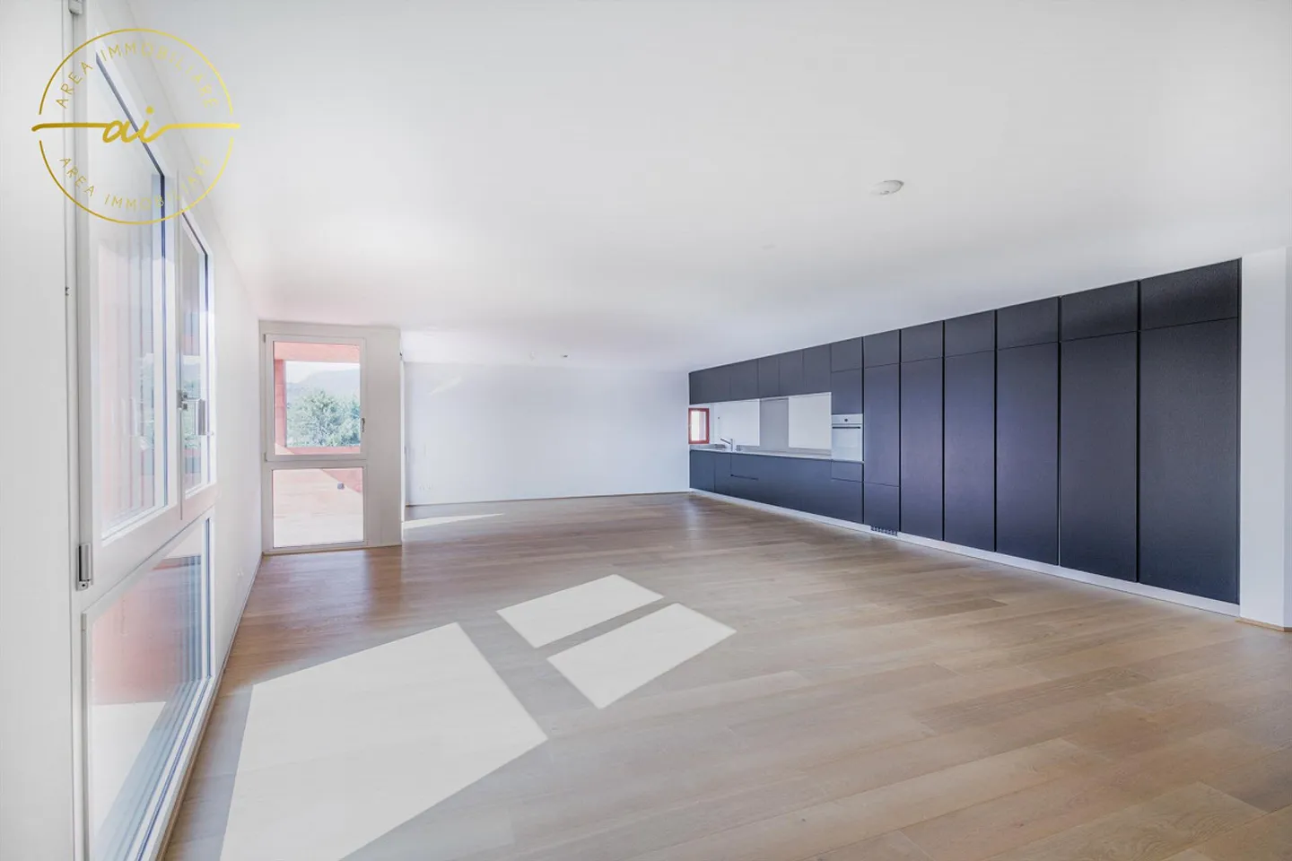 APPARTEMENT SPACIEUX ET LUMINEUX DE 5.5 PIÈCES À CUREGLIA - Photo 3 sur 13