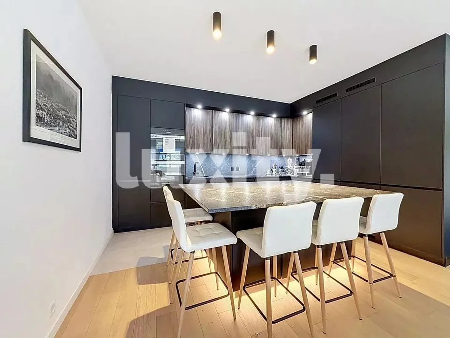 Appartamento moderno con terrazza - Foto 1 di 4