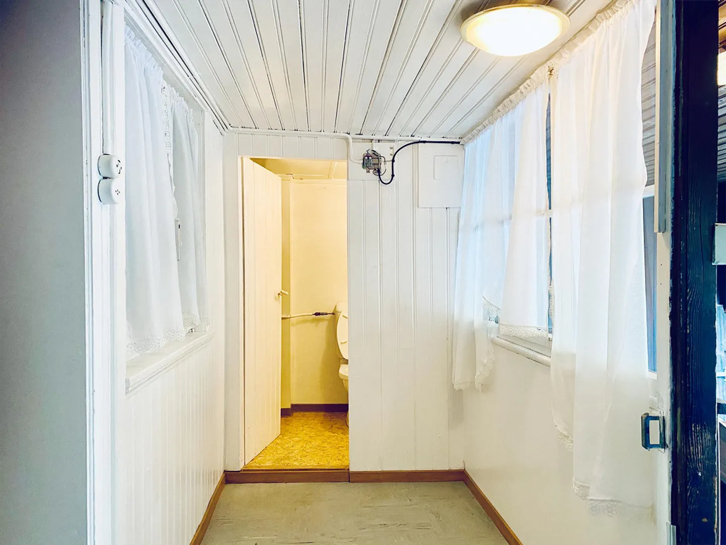 Narrow Single Family Home Old Building - Photo 13 of 16