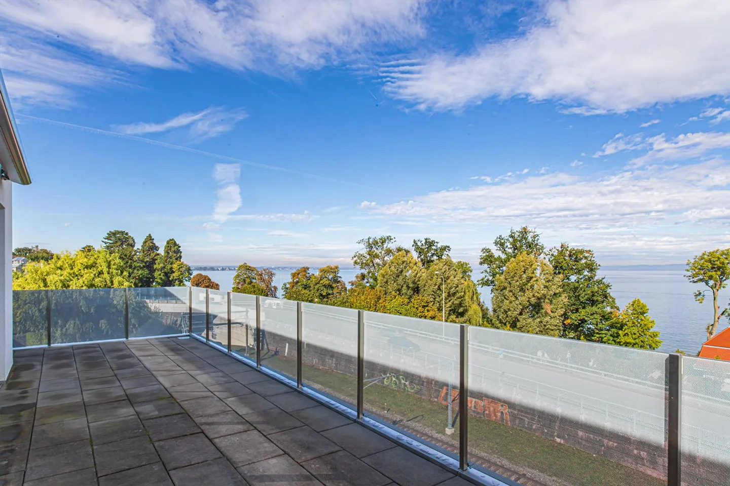 Penthouse apartment with lake and panoramic view! - Photo 2 of 7