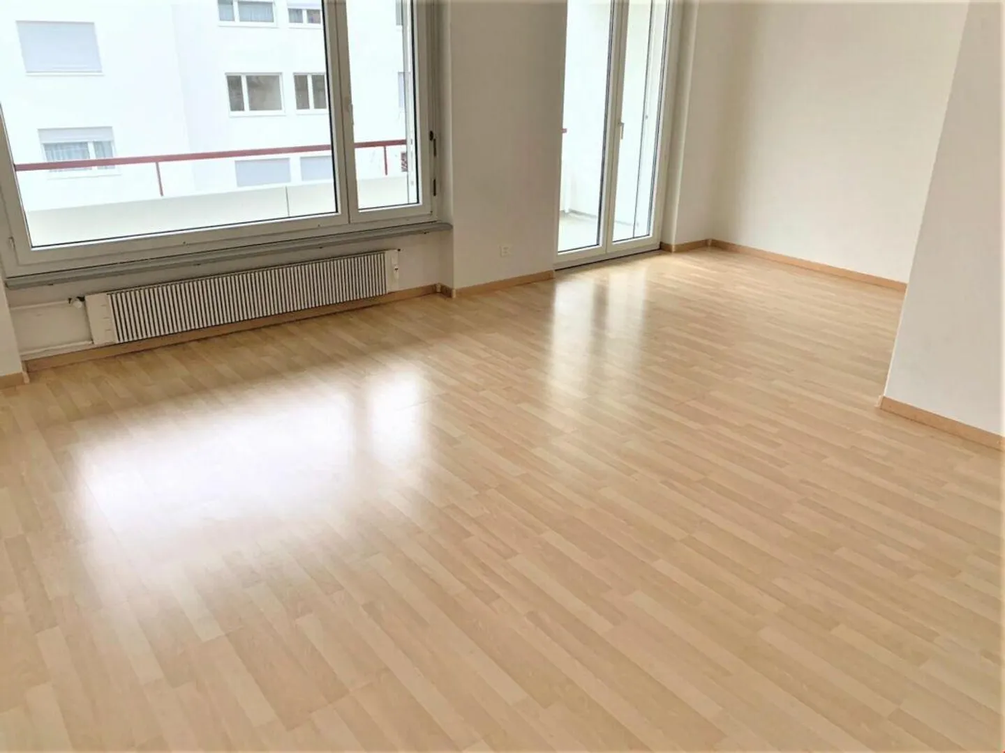 Geräumige Wohnung mit Balkon - Foto 2 von 8