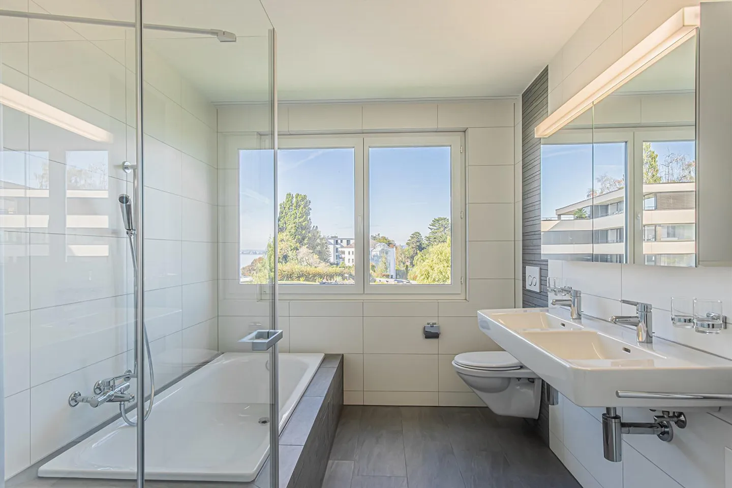 Penthouse apartment with lake and panoramic view! - Photo 6 of 7
