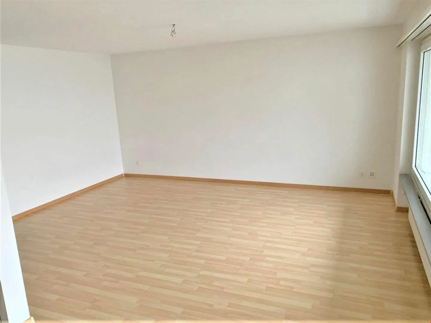 Geräumige Wohnung mit Balkon - Foto 3 von 8