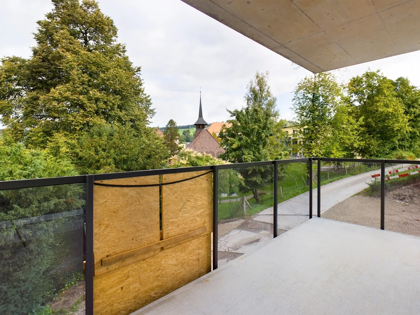 Moderne 3.5-Zimmer-Wohnung in Bärau mit Balkon und Parkplatz - Foto 11 von 12