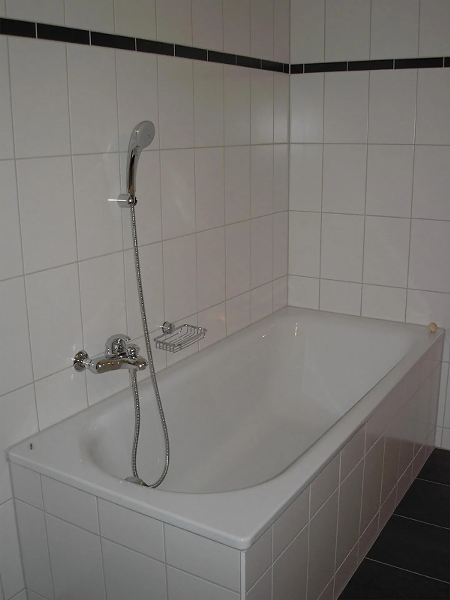 Appartement en penthouse de 5,5 pièces avec balcon et parking à Enggistein - Photo 5 sur 8