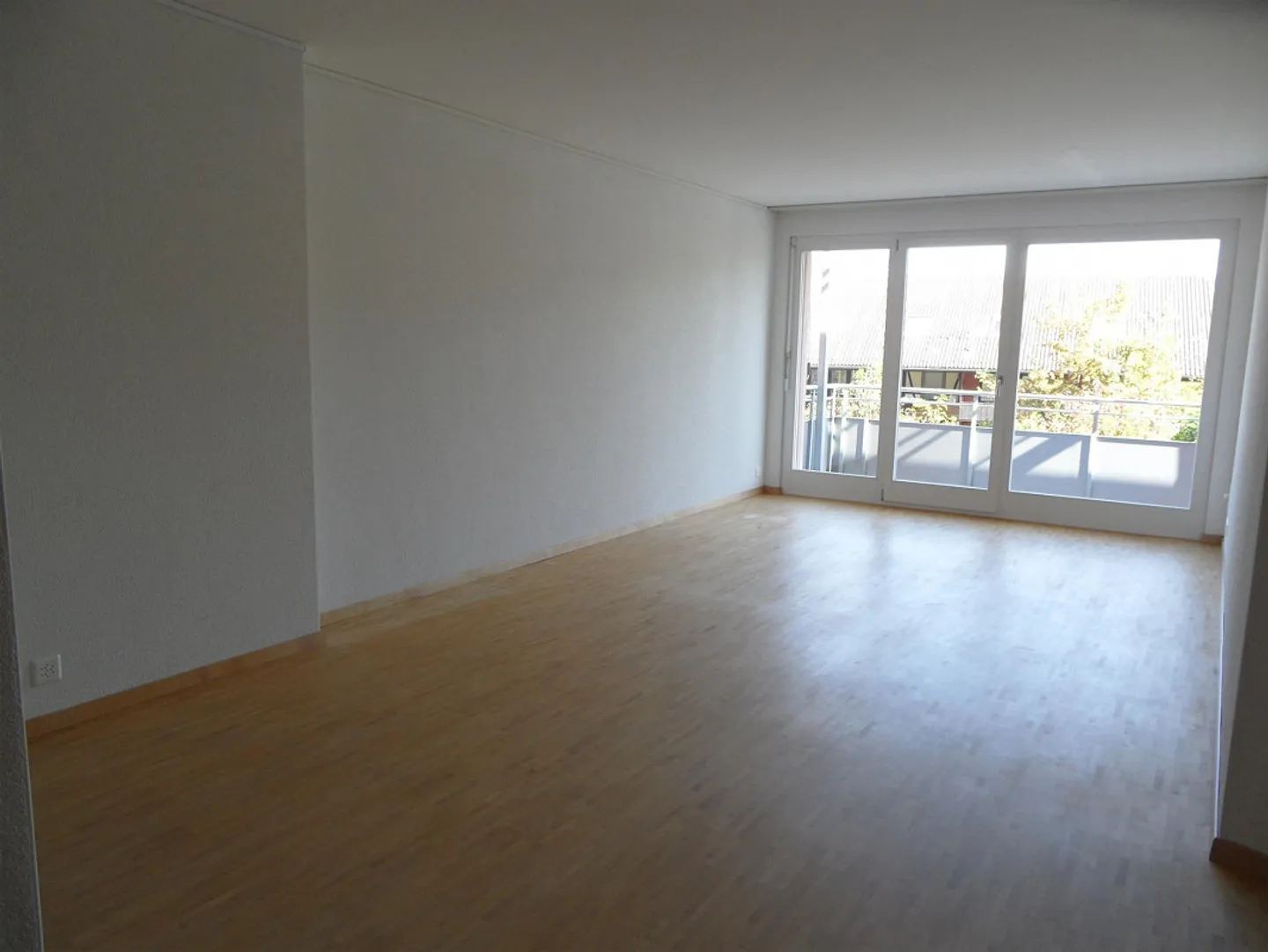 Appartement en penthouse de 5,5 pièces avec balcon et parking à Enggistein - Photo 7 sur 8