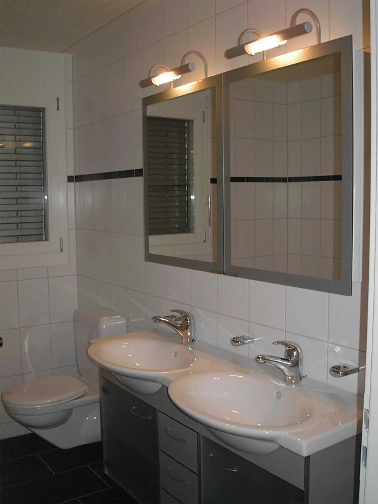 Appartement en penthouse de 5,5 pièces avec balcon et parking à Enggistein - Photo 4 sur 8