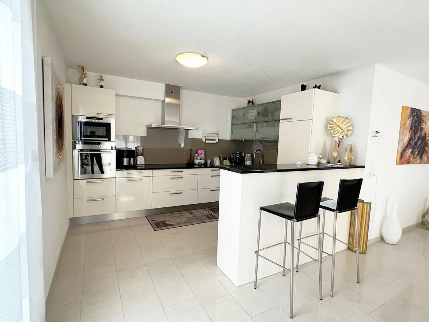 Appartement 4.5 pièces dans un emplacement central et familial - Photo 2 sur 10