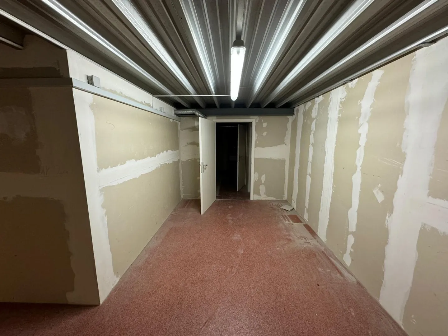 Spazio di magazzino / commerciale in una posizione favorevole - Foto 10 di 10